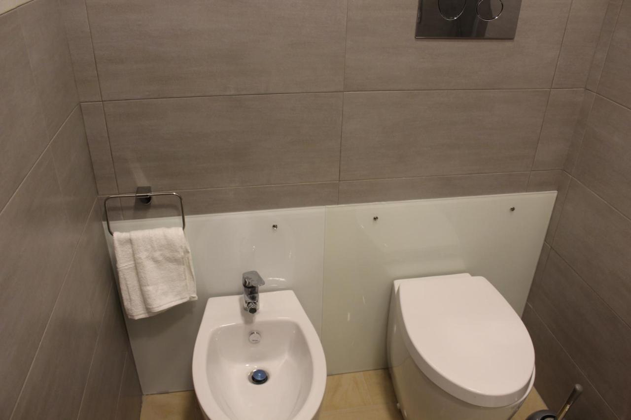 La Piazza - Garibaldi 2.6 Apartment เนเปิลส์ ภายนอก รูปภาพ